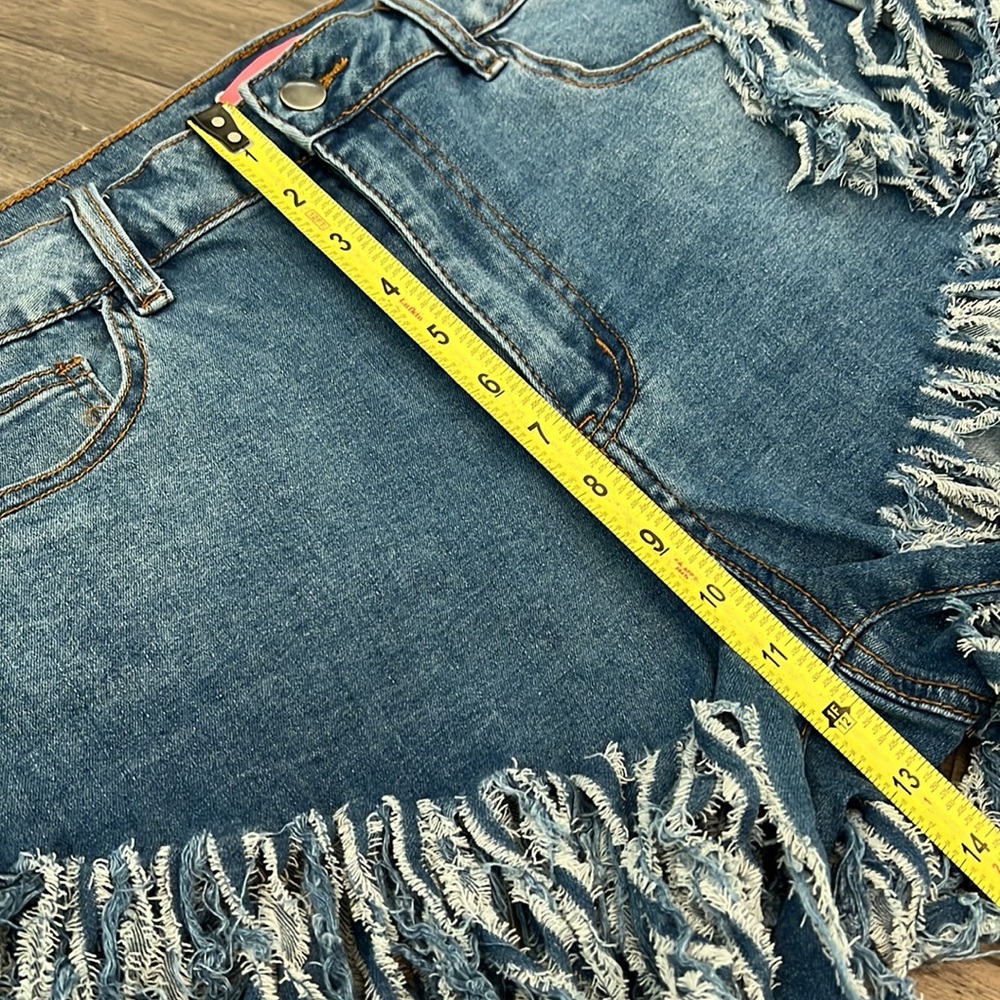 NWT Lilly’s Closet High Waist Fringed Denim Shorts Womens Size Large - Picture 8 of 9